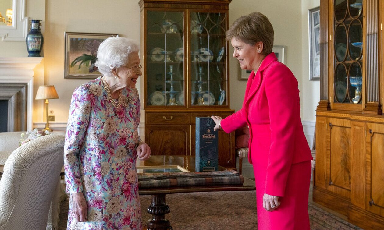Ελισάβετ: «Ο θάνατος της σηματοδοτεί το τέλος μιας εποχής» ανέφερε η πρωθυπουργός της Σκωτίας