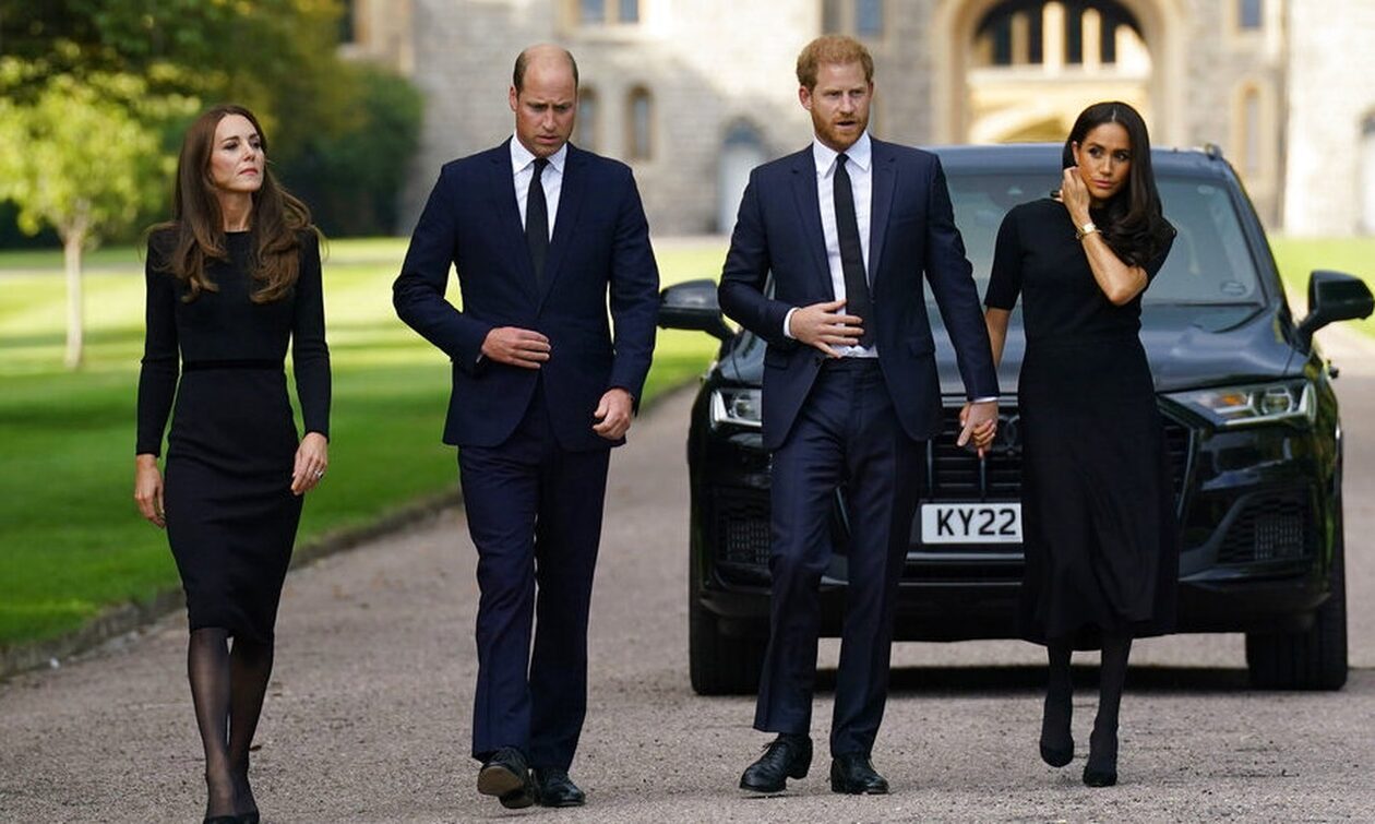 Ουίλιαμ, Χάρι, Κέιτ και Μέγκαν «επανενώνονται» – Ντυμένοι στα μαύρα έξω από το κάστρο του Ουίνδσορ