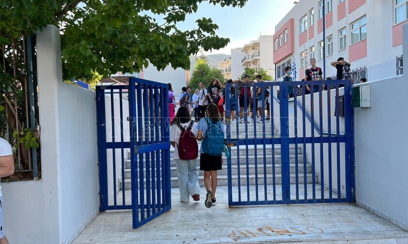 Σχολεία – Ρεπορτάζ Newsbomb.gr: Αγιασμός χωρίς μάσκες και τεστ – Όλες οι αλλαγές τη φετινή χρονιά