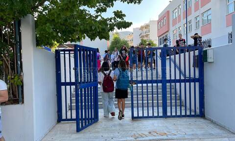 Σχολεία – Ρεπορτάζ Newsbomb.gr: Αγιασμός χωρίς μάσκες και τεστ – Όλες οι αλλαγές τη φετινή χρονιά