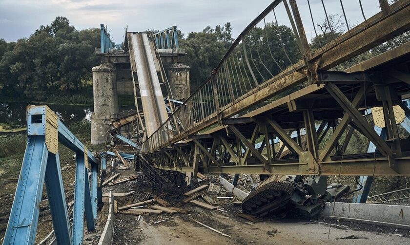 Κατεστραμμένη γέφυρα στην περιοχή του Χαρκόβου