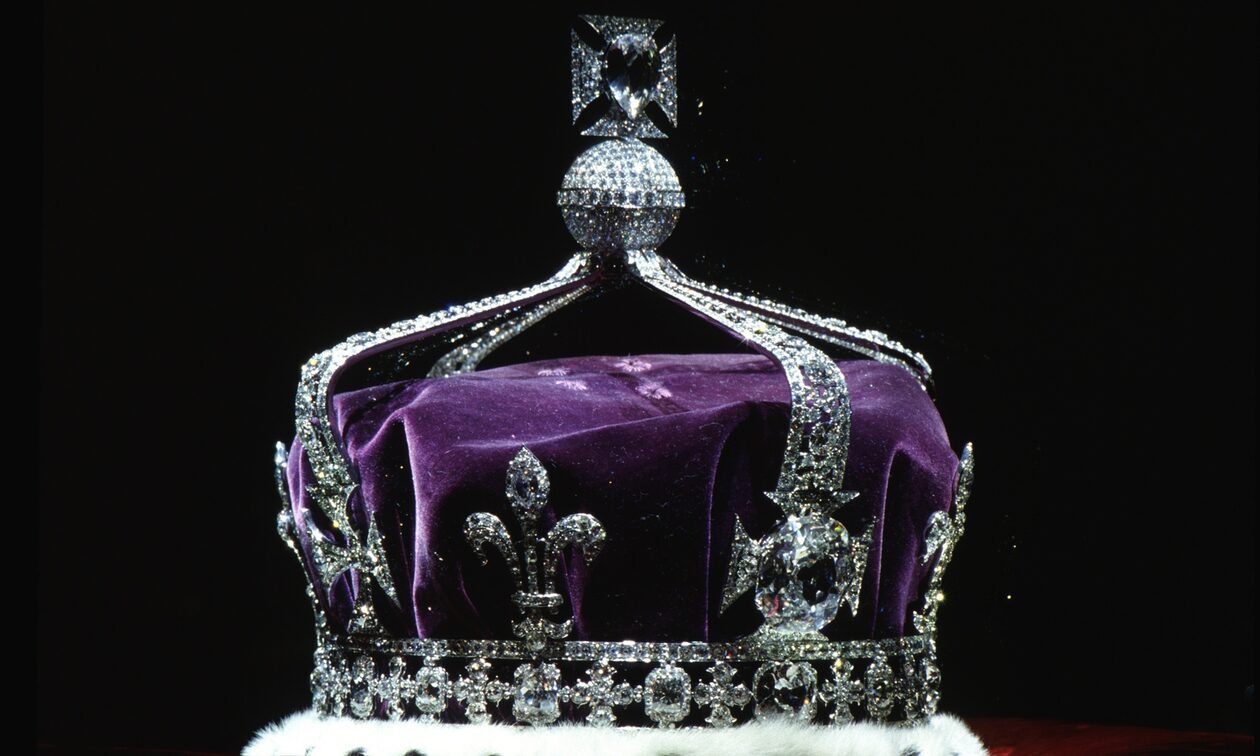 Βασίλισσα Ελισάβετ: Η κατάρα του θρυλικού διαμαντιού Koh-i-Noor στο στέμμα που «τρομάζει» τον Κάρολο