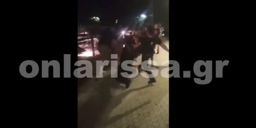 Λάρισα: Βίντεο – ντοκουμέντο από άγριο ξυλοδαρμό αστυνομικών από νεαρούς