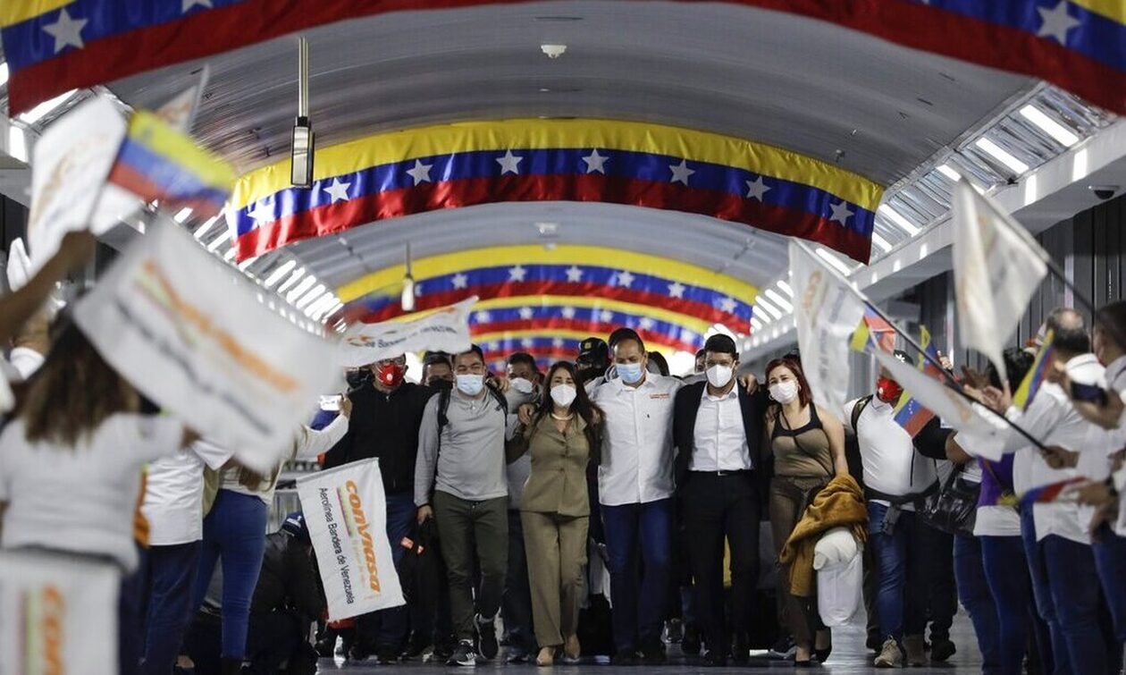 Βενεζουέλα: Επέστρεψαν 12 μέλη πληρώματος αεροσκάφους που έχει κατασχεθεί στην Αργεντινή