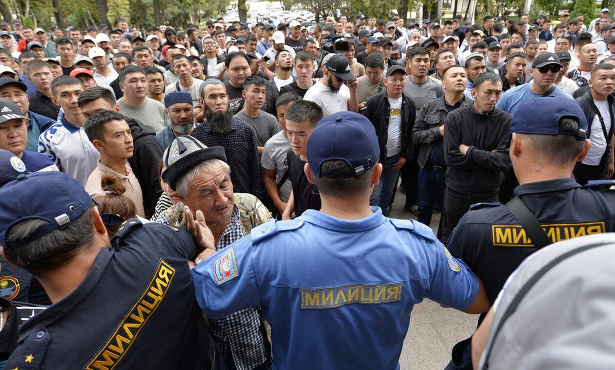 Κιργιστάν- Τατζικιστάν: Εύθραυστη εκεχερία μετά τις συγκρούσεις στη μεθόριο των δύο χωρών