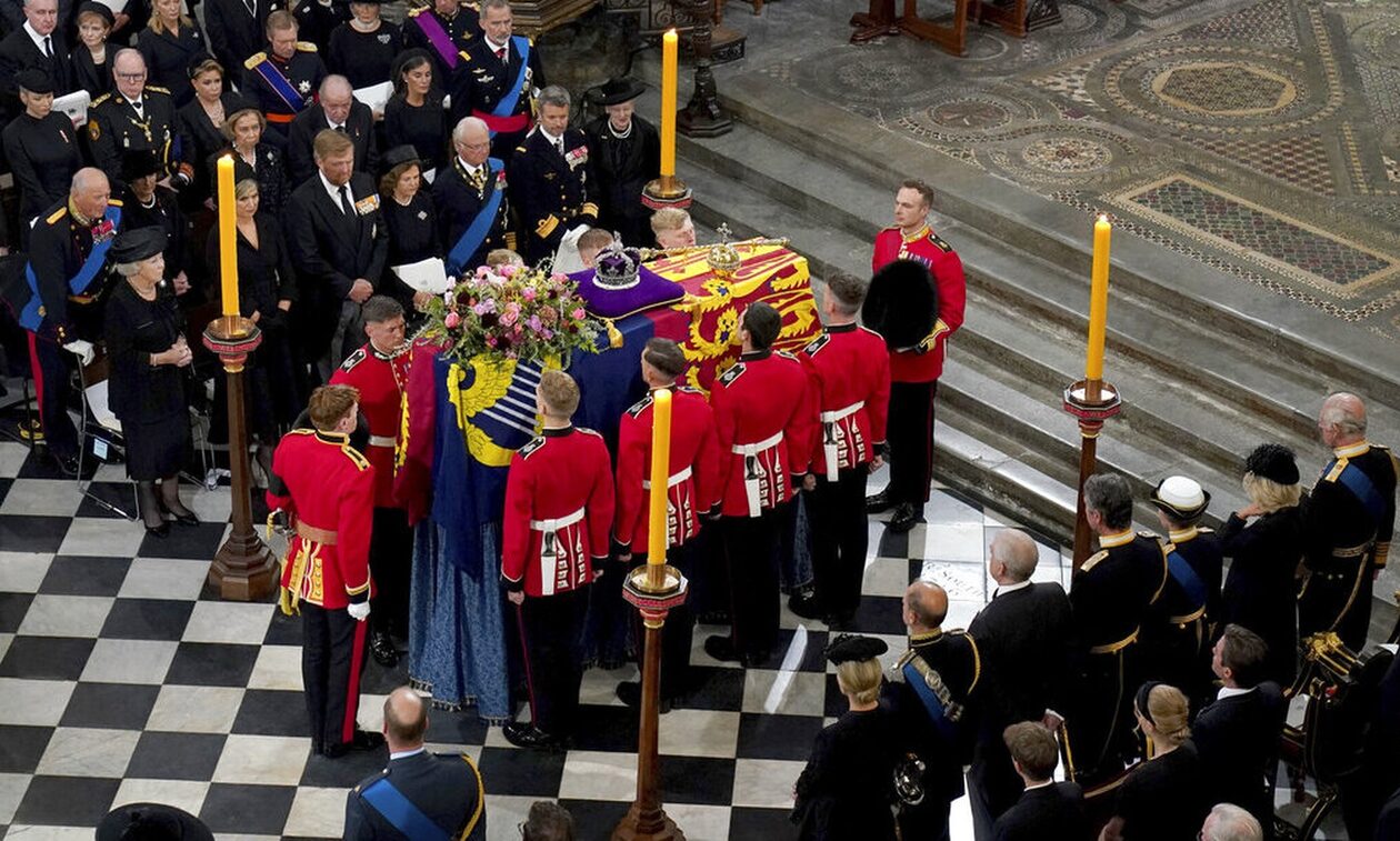 Βρετανία: Περίπου 250.000 άνθρωποι προσκύνησαν το φέρετρο της βασίλισσας Ελισάβετ