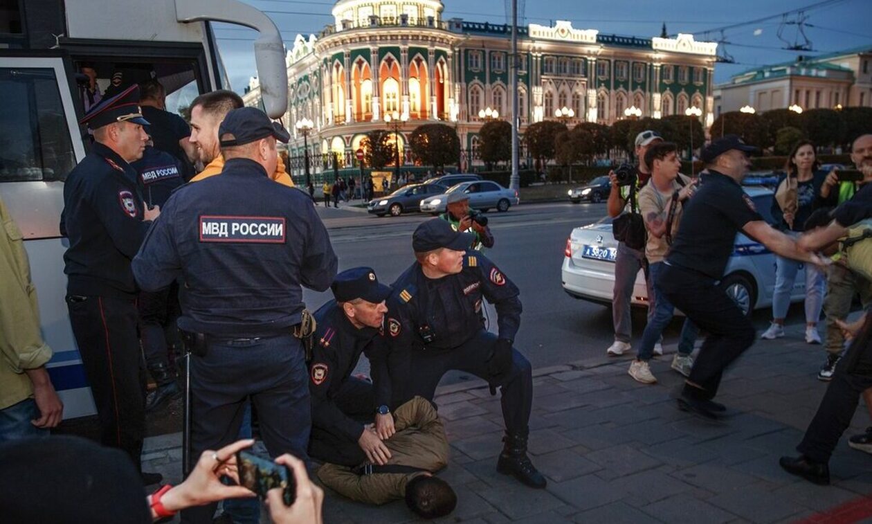 Αναταραχή στη Ρωσία: Εκατοντάδες συλλήψεις σε αντιπολεμικές διαδηλώσεις -Ανάρπαστες οι πτησεις φυγής