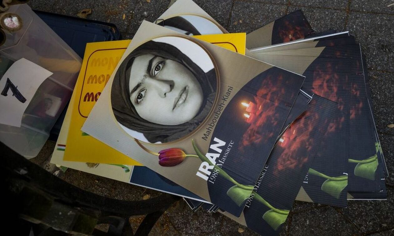To Ιράν φλέγεται - Δεκάδες νεκροί στην επανάσταση της μαντίλας