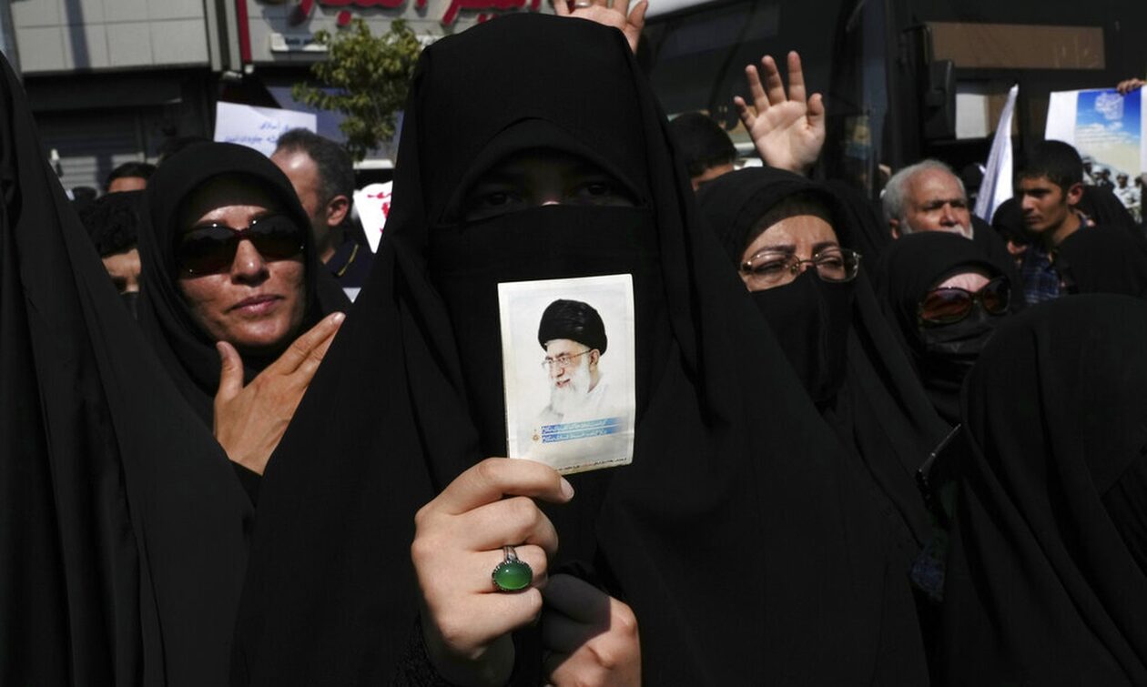 Μυρίζει μπαρούτι στο Ιράν: Αντιδιαδηλώσεις και απειλές σε όσους διαμαρτύρονται για τον θάνατο Αμινί