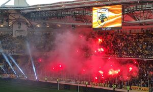 Γήπεδο ΑΕΚ - Αγιά Σοφιά: Χόρεψε ποντιακά ο Μελισσανίδης – Το πανό που τα «είπε» όλα