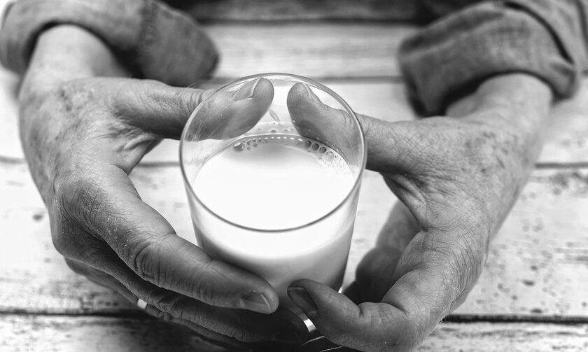 Ρεπορτάζ Newsbomb.gr: «Αν βάζαμε τις αυξήσεις στο γάλα ο καταναλωτής δεν θα μπορούσε να αγοράσει»