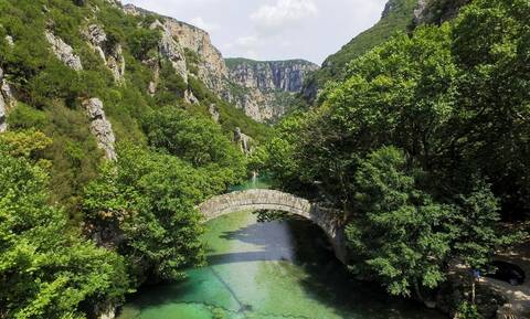 Ο Κυριάκος Αγιάνογλου παίρνει τα βουνά και μας ξεναγεί στις άγριες ομορφιές της ορεινής Ελλάδας