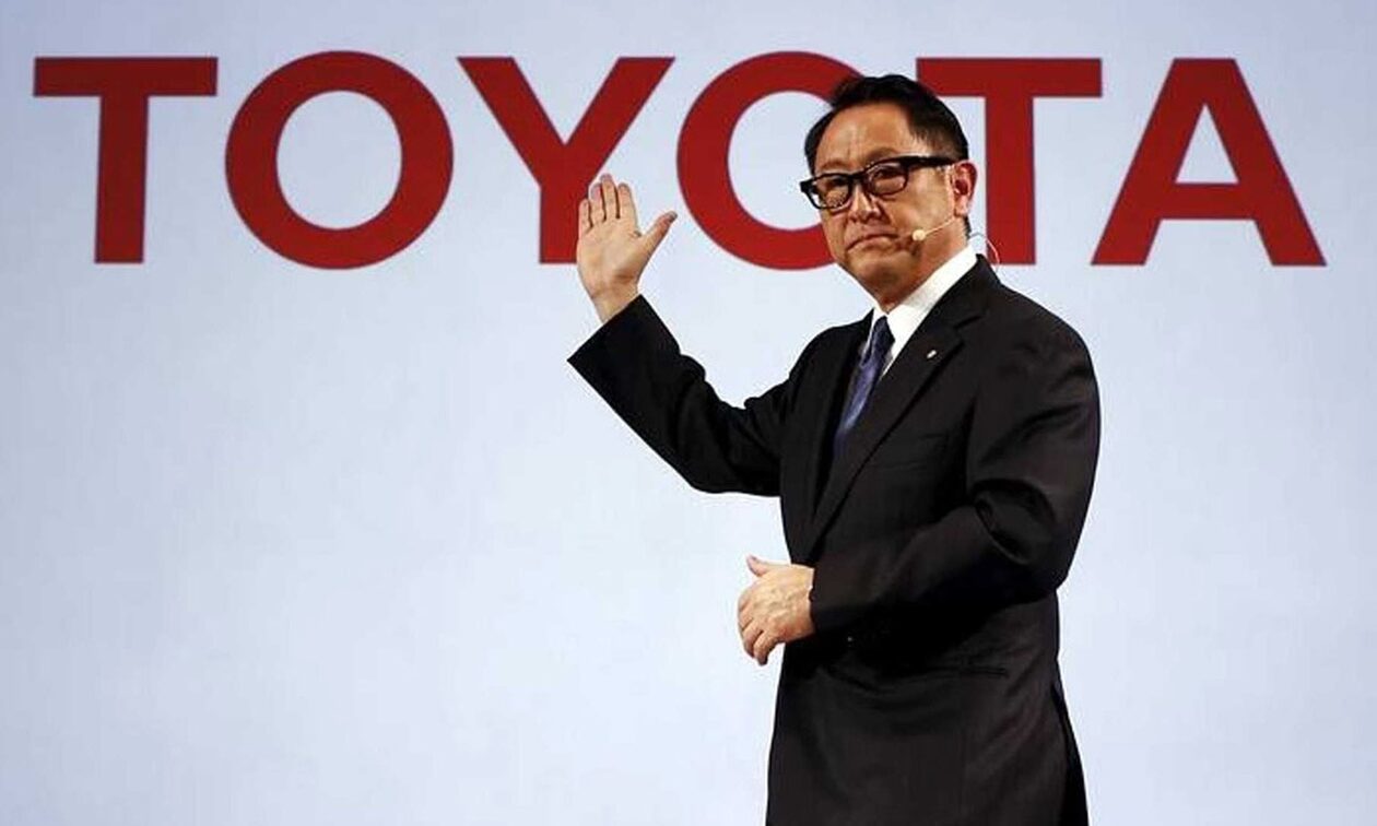 Γιατί η Toyota παραμένει επιφυλακτική απέναντι στα ηλεκτρικά;