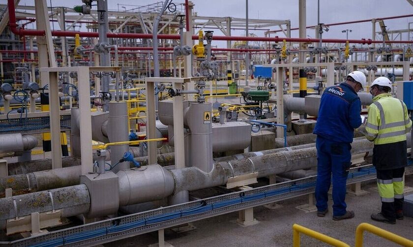 Σταθεροποιητικά κινούνται πετρέλαιο και φυσικό αέριο στον απόηχο του βομβαρδισμού στο Κίεβο