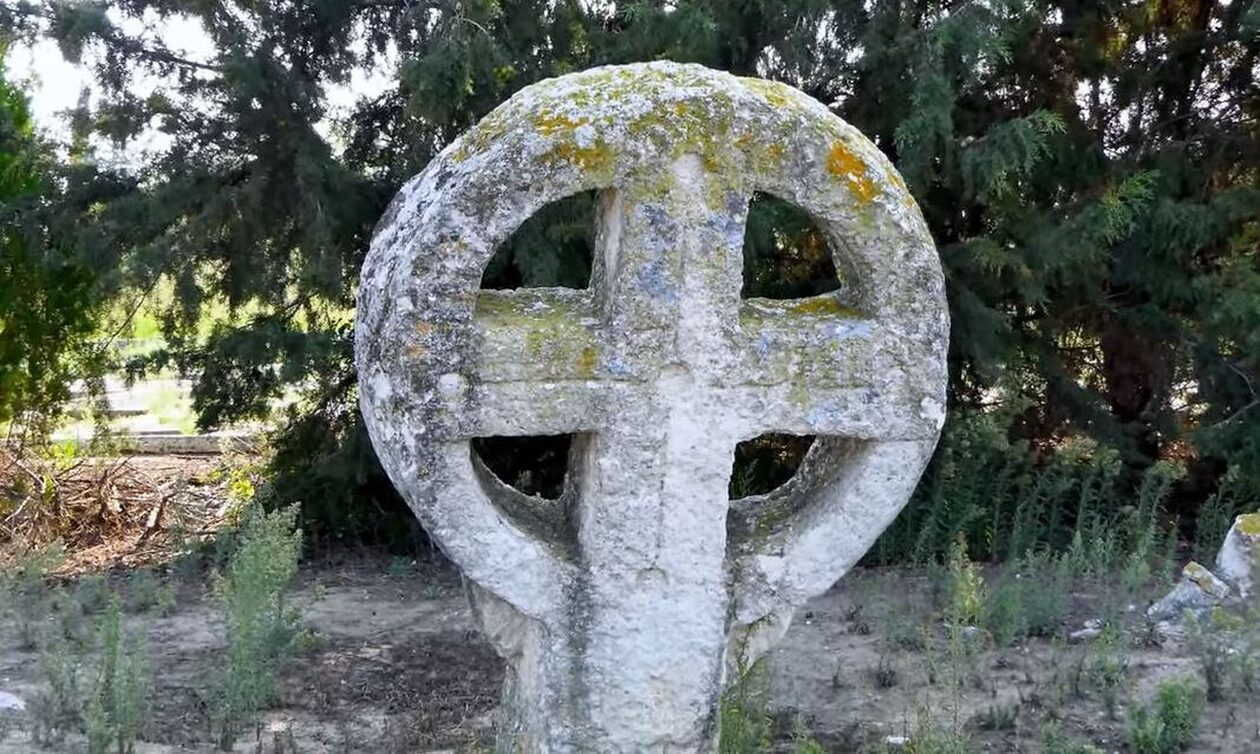 Το μυστηριώδες νεκροταφείο με τους κέλτικους σταυρούς