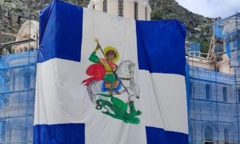 Συγκινητικό: Τεράστια Εικόνα του Αγίου Γεωργίου στο Καστελόριζο (vid)