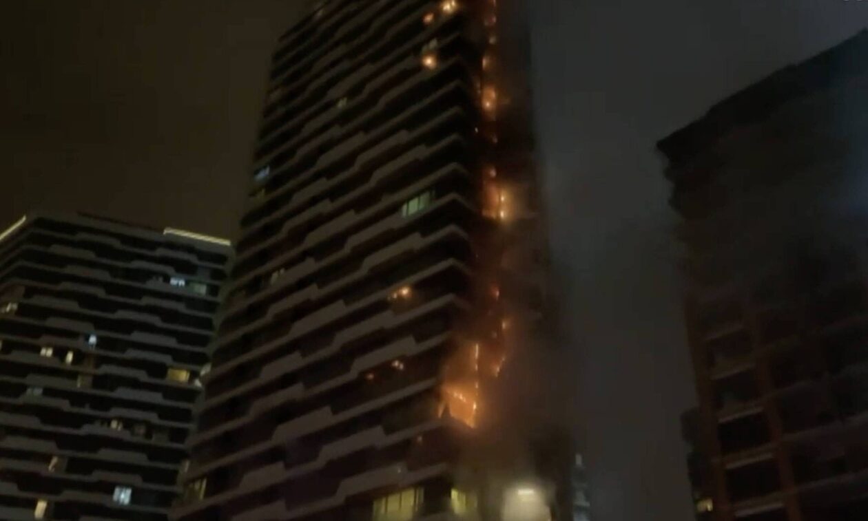 Κωνσταντινούπολη: Μεγάλη φωτιά σε ουρανοξύστη - Ευτυχώς χωρίς θύματα
