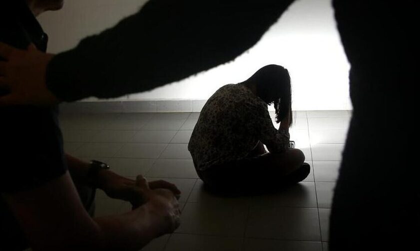 Σεξουαλική κακοποίηση παιδιών στην Ελλάδα: Τι ισχύει, τι αλλάζει