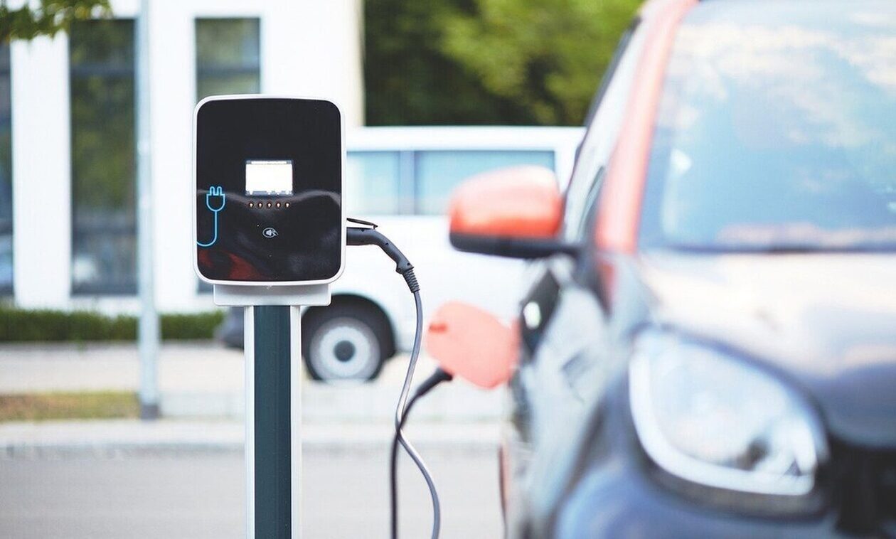ΕΕ: Ζητά σταθμούς φόρτισης ηλεκτρικών αυτοκινήτων κάθε 60 χλμ.