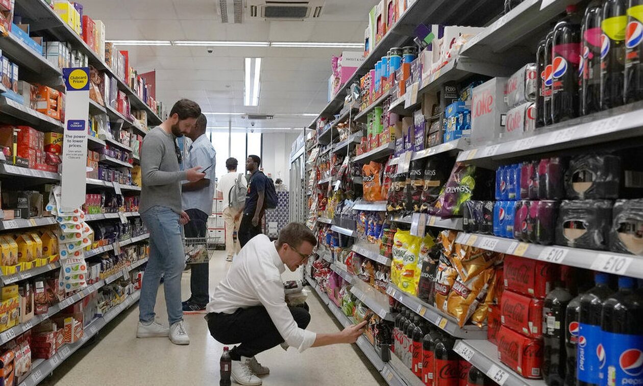 Βρετανία: Εκατομμύρια πολίτες παραλείπουν γεύματα λόγω αύξησης τιμών