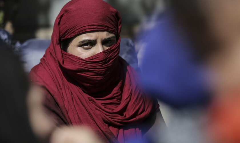 Ερντογάν: Αναζωπυρώθηκε η συζήτηση για την ισλαμική μαντίλα