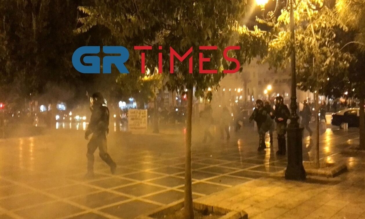 Θεσσαλονίκη: Επεισόδια μεταξύ κουκουλοφόρων και ΜΑΤ