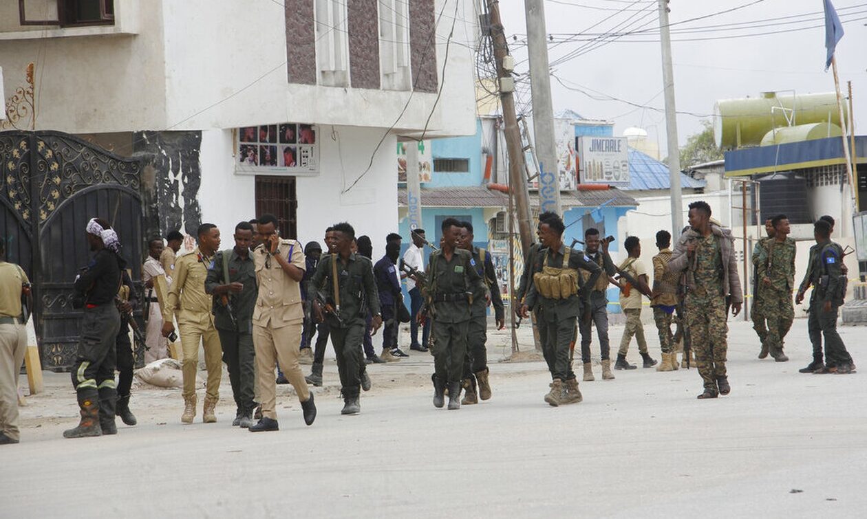 Σομαλία: Πολύνεκρη επίθεση ισλαμιστών της Σεμπάμπ κατά ξενοδοχείου