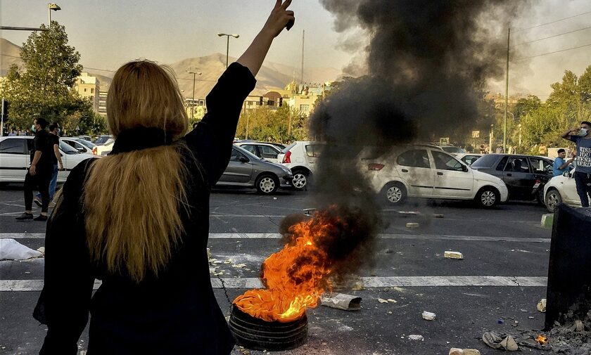 Ιράν: Η αστυνομία ξυλοκόπησε μαθήτριες και πέταξε δακρυγόνα σε γονείς