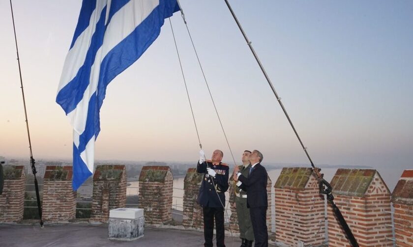 Άγιος Δημήτριος: Η έπαρση της Ελληνικής σημαίας στον Λευκό Πύργο