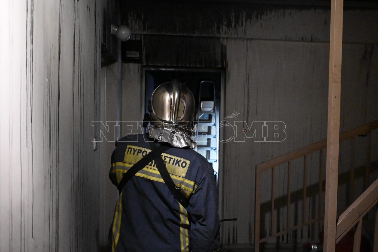 Νέος κόσμος: Το Newsbomb.gr μέσα στην πολυκατοικία που κάηκε