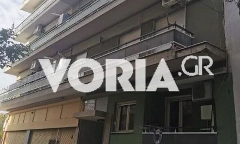 Δολοφονία στη Θεσσαλονίκη: Βρέθηκε σκεπάρνι στο μπαλκόνι