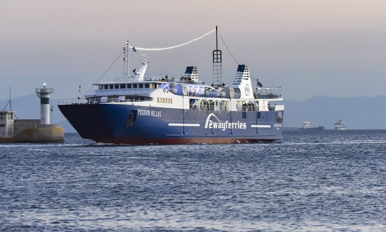 Βλάβη στο πλοίο «Ποσειδών Ελλάς» με 380 επιβάτες
