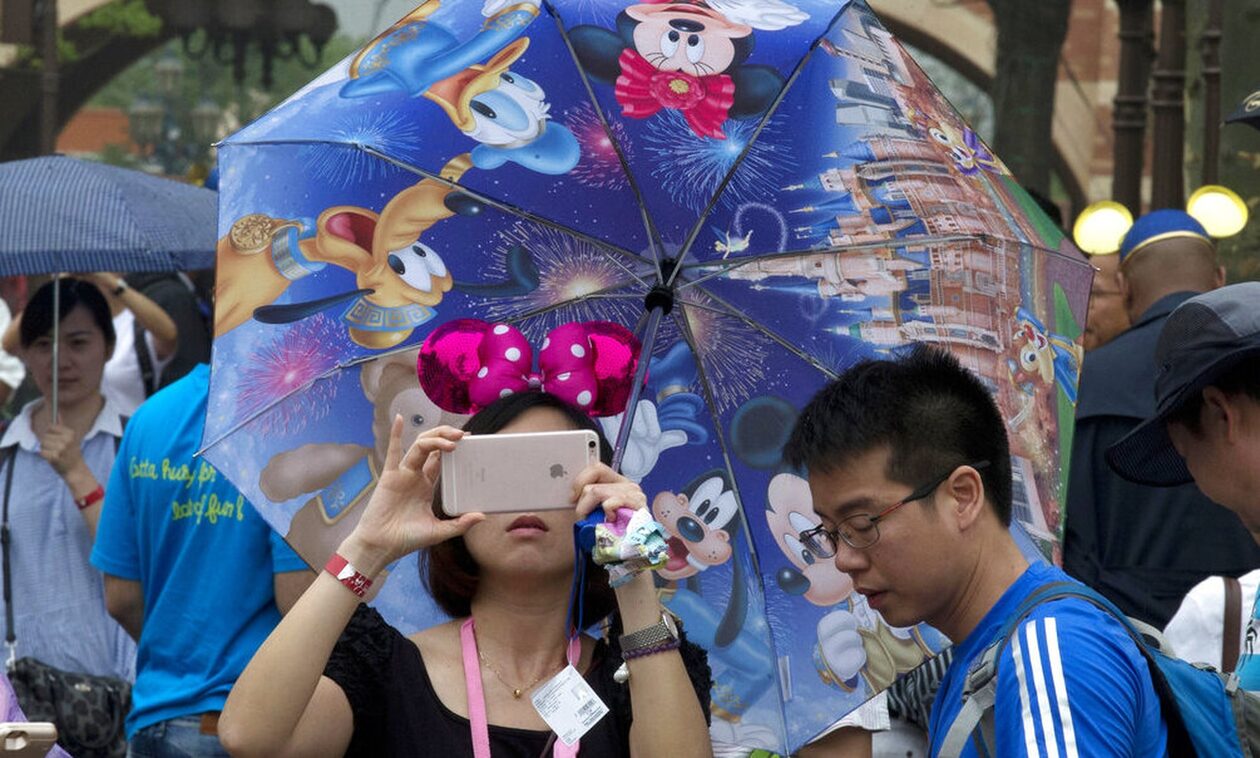 Σαγκάη: Έκλεισε λόγω covid το Disney Resort -«Εγκλωβίστηκαν» τουρίστες