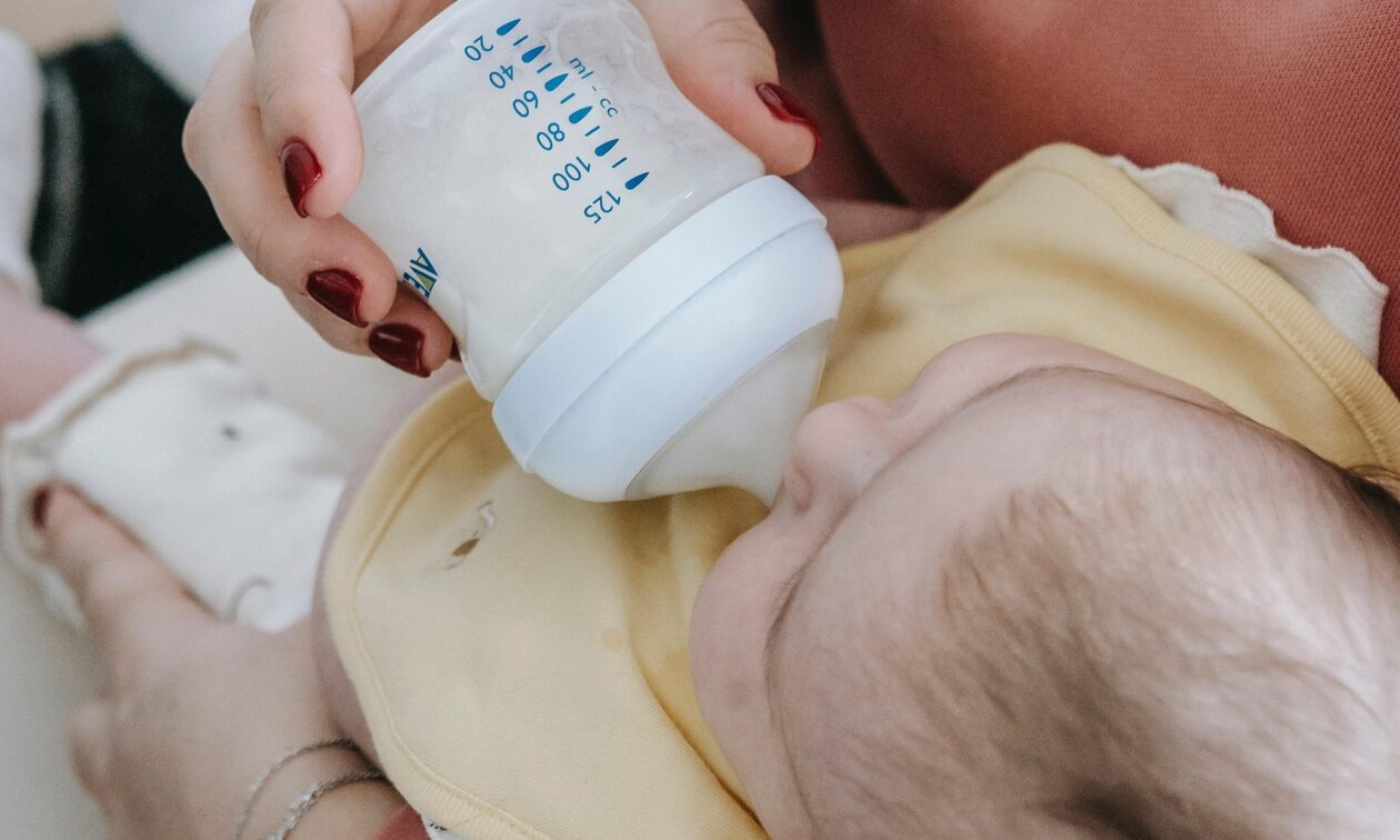 Το μητρικό γάλα αποτελεί το χρυσό πρότυπο για τη διατροφή των βρεφών