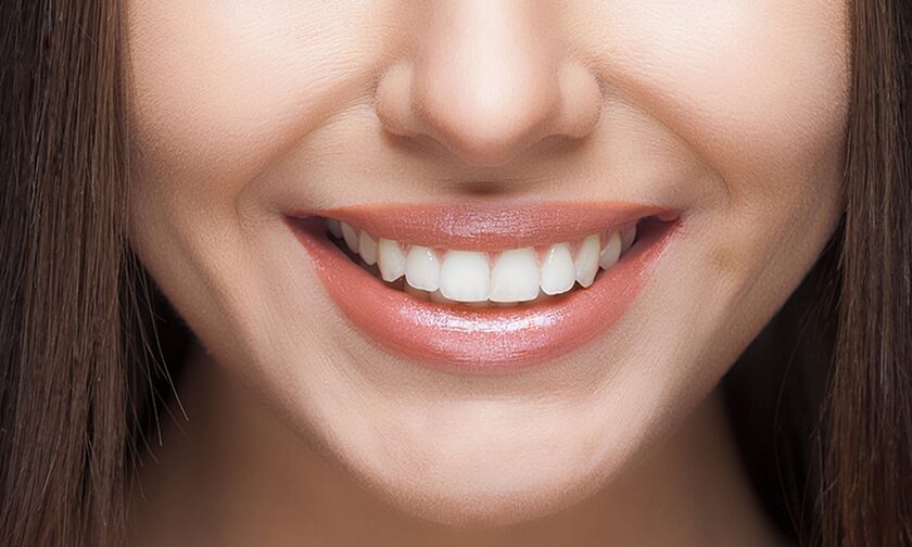 Πώς θα κάνεις πιο λευκά τα δόντια σου