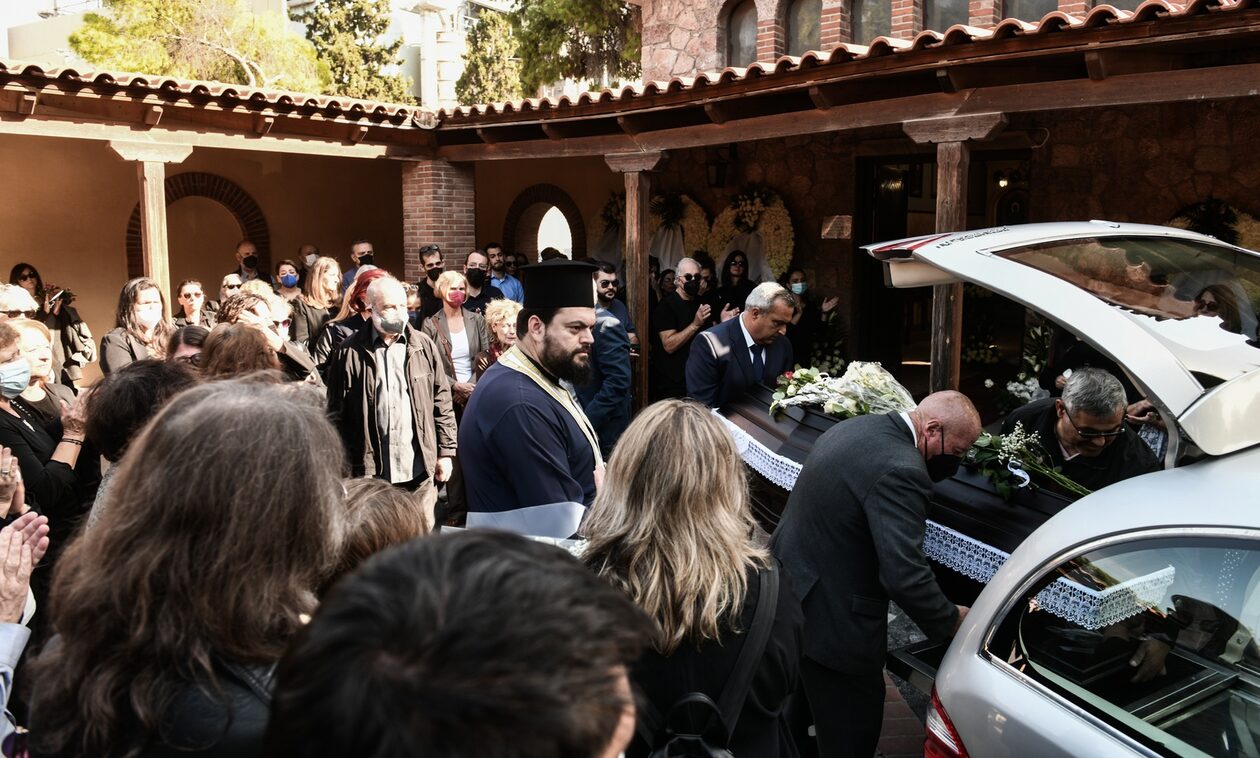 Ηλίας Ζερβός: Θλίψη στην κηδεία του αγαπημένου ηθοποιού