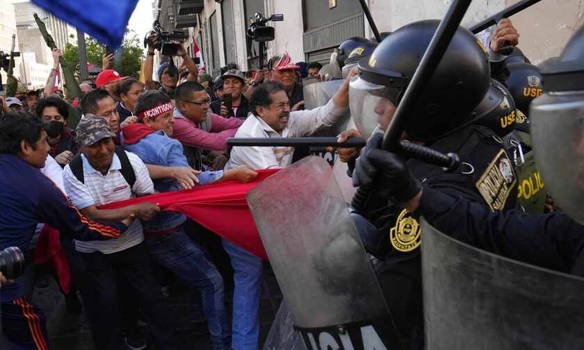 Βίαιες αντικυβερνητικές διαδηλώσεις στο Περού 