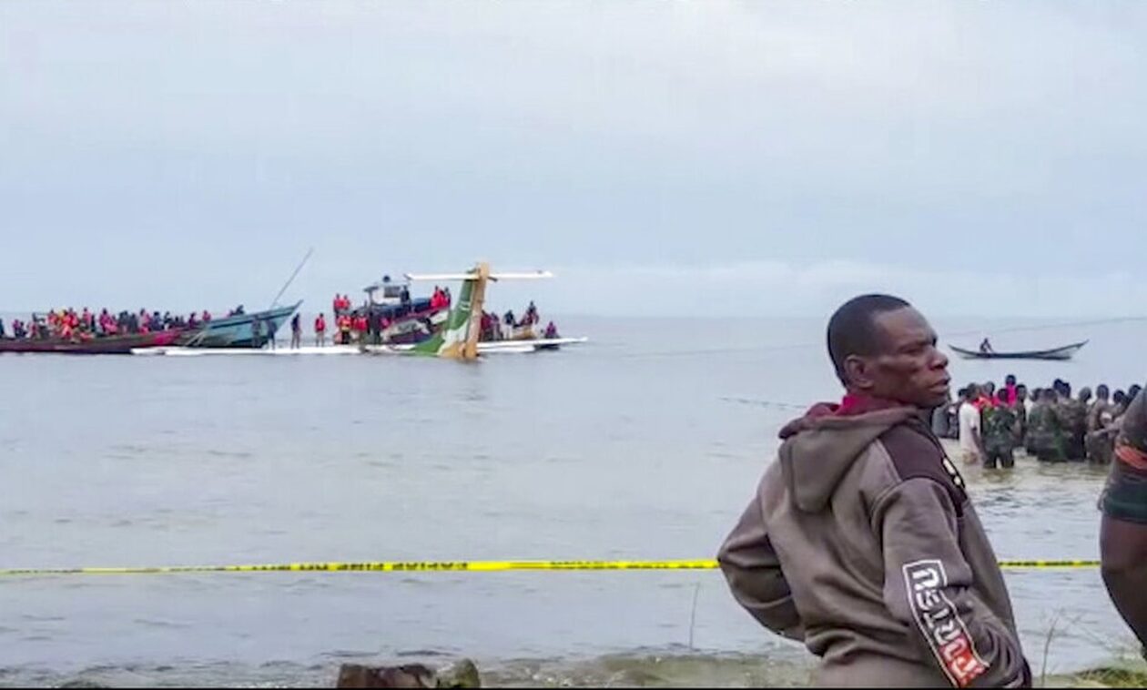 Tραγωδία στην Τανζανία: Ψαράς κινδύνεψε για να σώσει τους πιλότους