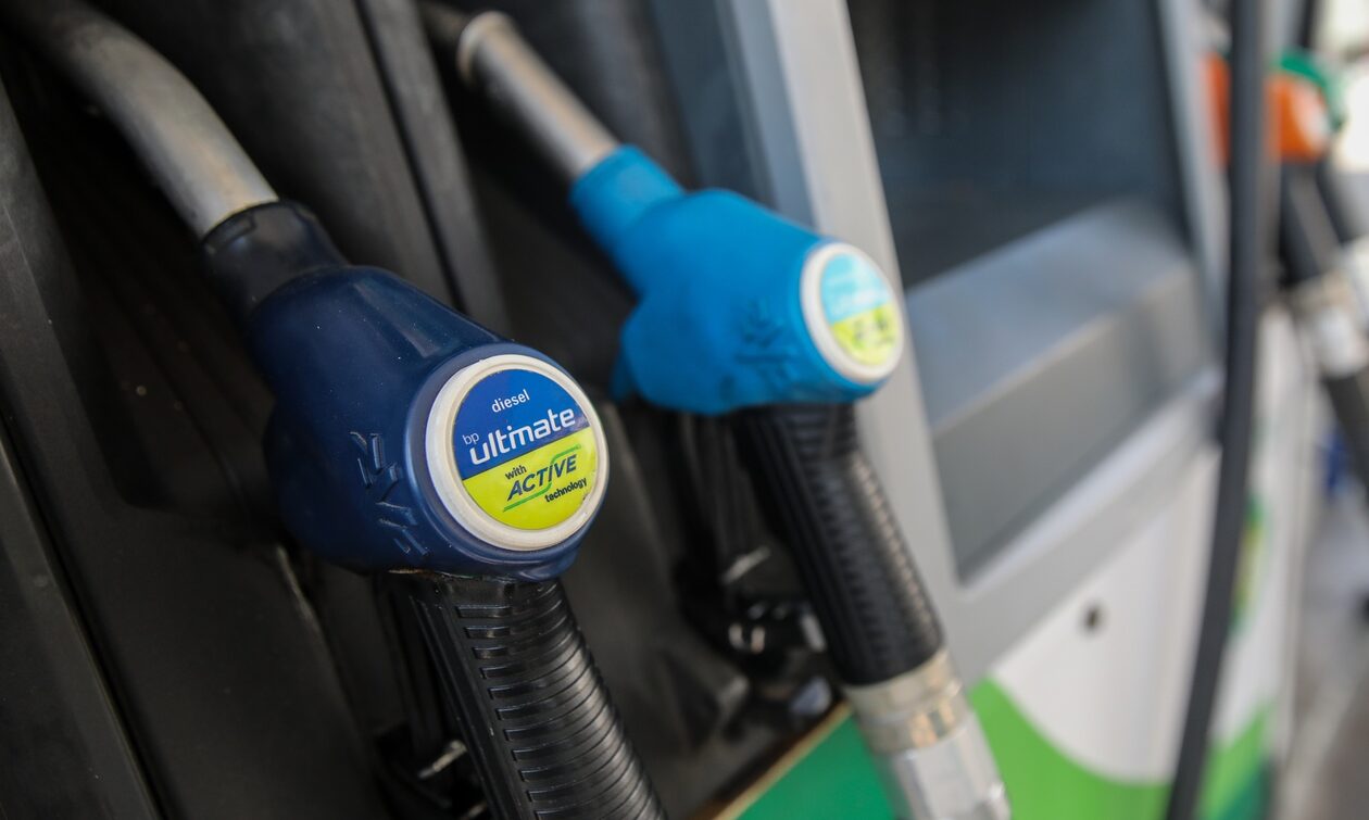 Βενζίνη: Ξανά στα 2,1 ευρώ το λίτρο - Πού υπάρχουν πιο φθηνά καύσιμα