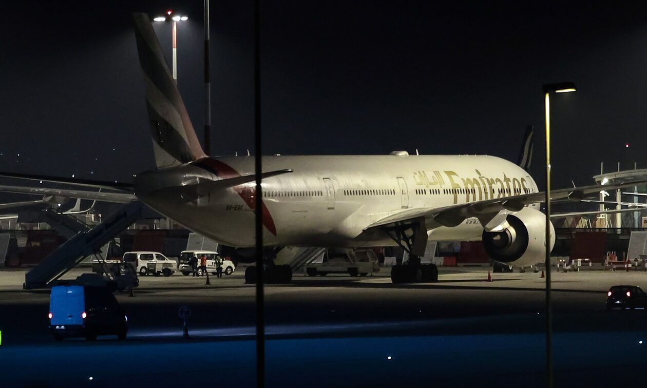 Emirates: Συγκλονίζει επιβάτης - «Τρελή η πορεία του αεροσκάφους»