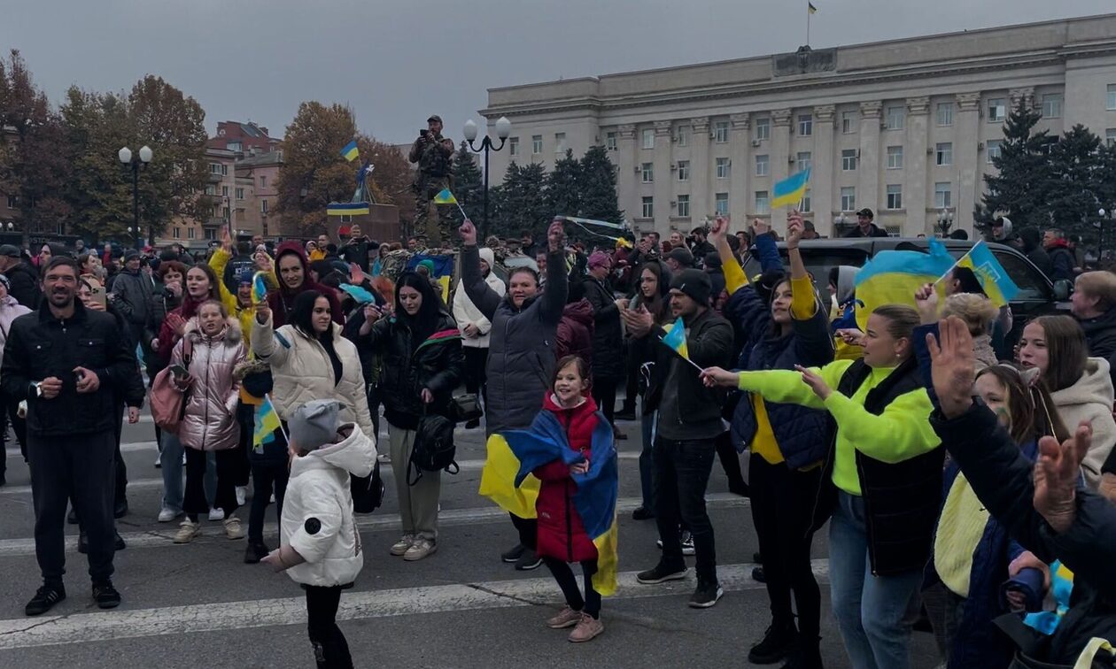 Ουκρανία: Δάκρυα χαμόγελα και λουλούδια στην ελεύθερη Χερσώνα