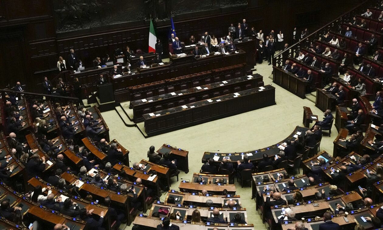Ιταλία: Εγκρίθηκε ο μητρικός θηλασμός μέσα στην αίθουσα της Βουλής