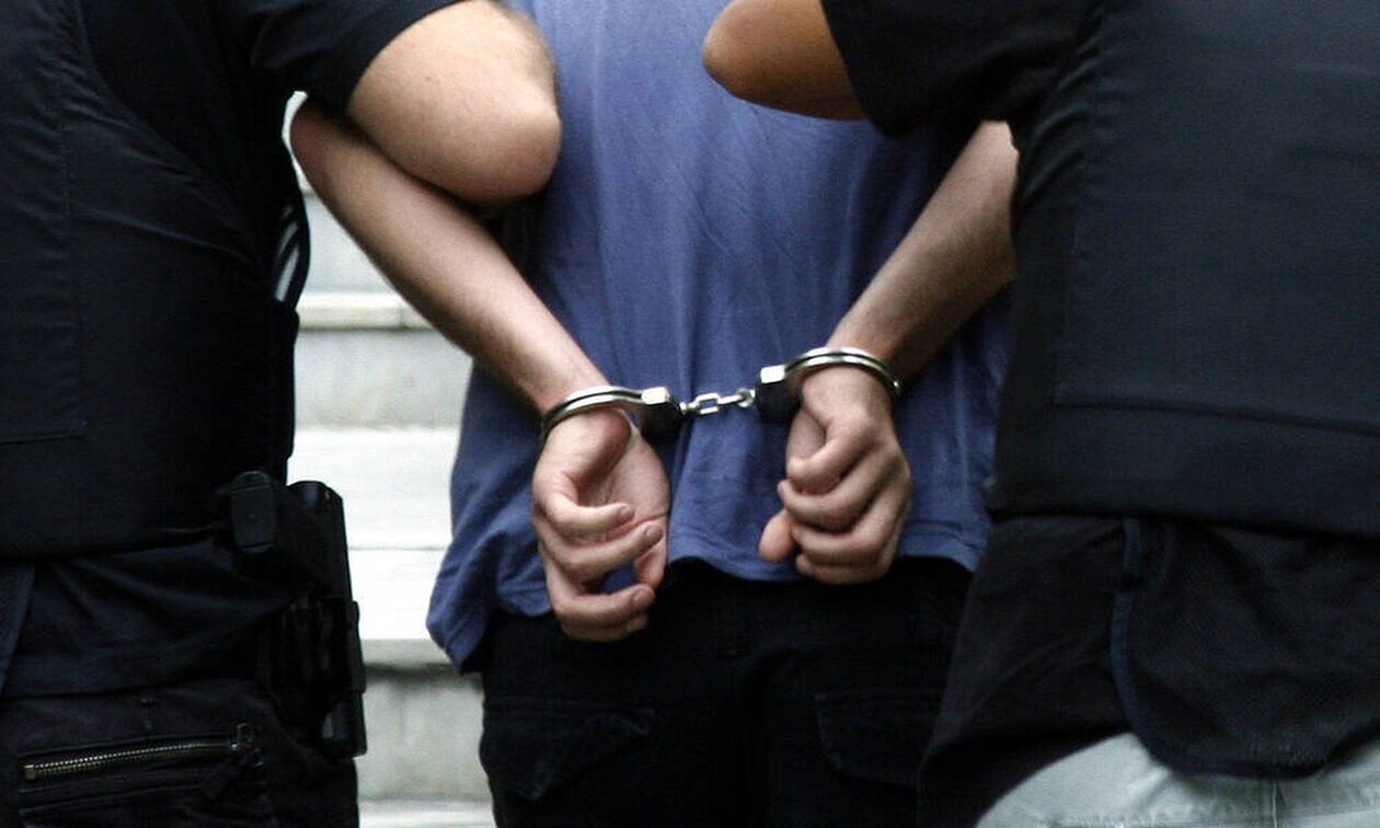 Πάρος: Σύλληψη 29χρονου για ερωτικές σχέσεις με τρεις 14χρονες μαθήτριες