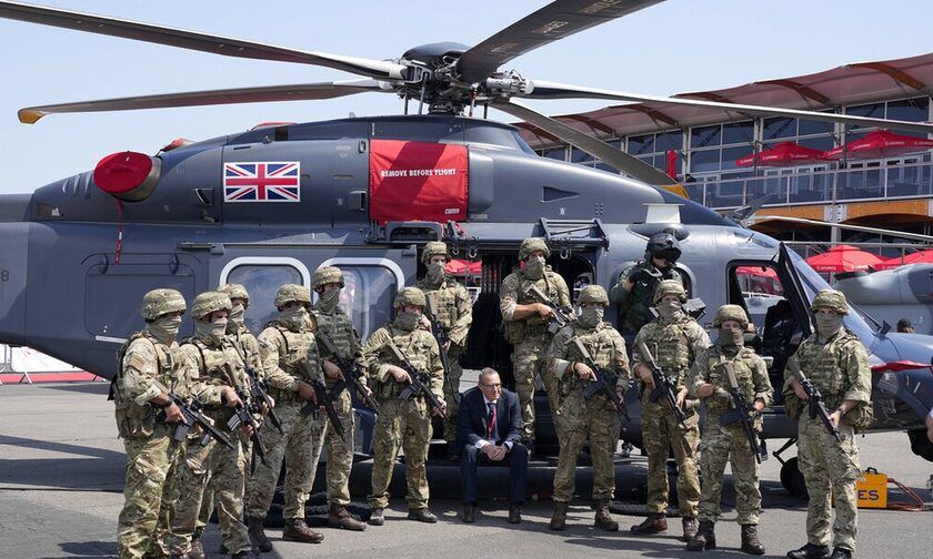 Ελικόπτερα στην Ουκρανία στέλνει η Βρετανία