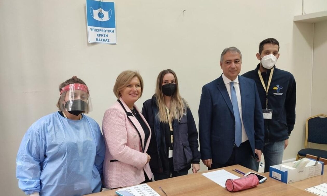 Νοσοκομεία της Δυτικής Ελλάδας επισκέφθηκε η Μίνα Γκάγκα