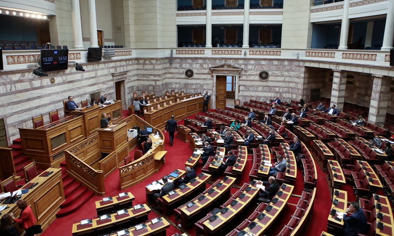 Βουλή: Ψηφίστηκε το νομοσχέδιο για το μίνι Ασφαλιστικό