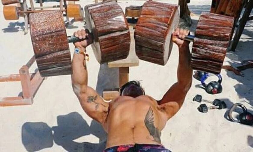 Οι κορυφαίοι γυμναστηριακοί μαζεύονται σε μια παραλία στο Μεξικό