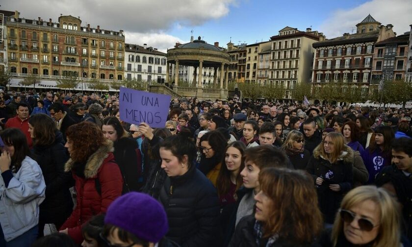 Ισπανία: Χιλιάδες άνθρωποι σε πορείες κατά της βίας των γυναικών