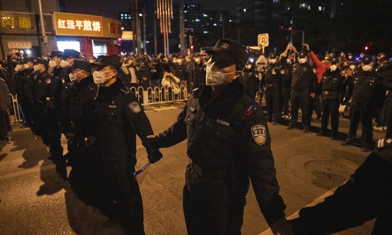 Κοινωνική έκρηξη στην Κίνα - Ξεχειλίζει η οργή για τα lockdown
