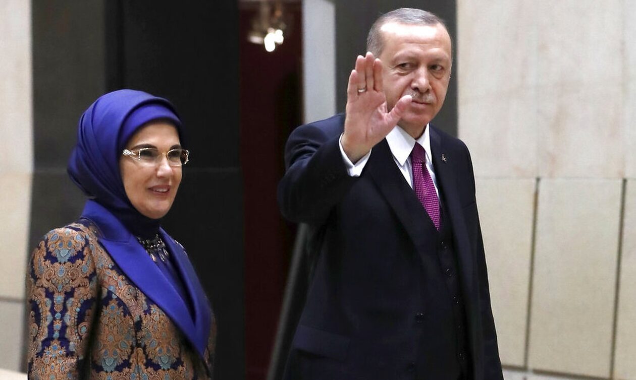 Τουρκία: Η ισλαμική μαντίλα προεκλογικό «όπλο» στα χέρια του Ερντογάν